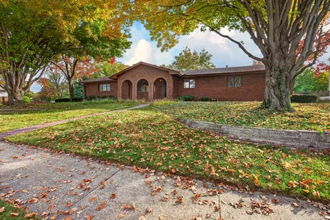 Exterior - 200 Robert Dr, Normal, IL 61761 photo 8 of 9