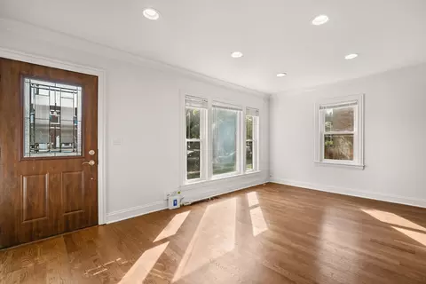 Living - Undisclosed, Chicago, IL 60656 photo 4 of 6
