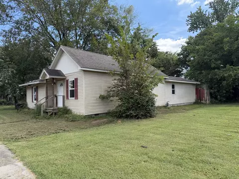 Exterior - 608 E 8th St, Metropolis, IL 62960 photo 2 of 6