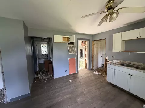 Entry Way - 608 E 8th St, Metropolis, IL 62960 photo 2 of 2