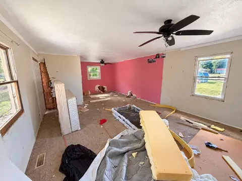 Living - 608 E 8th St, Metropolis, IL 62960 photo 1 of 1