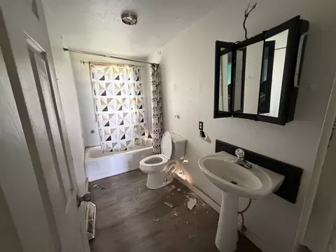 Bath - 608 E 8th St, Metropolis, IL 62960 photo 1 of 2