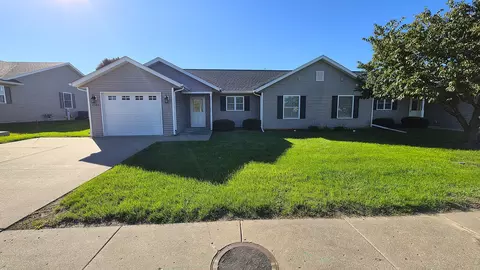 4504 N Fairmount St, Davenport, IA 52806
