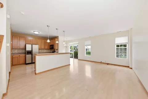 Living - 5009 Corning Ct #5009, Plainfield, IL 60586 photo 2 of 4