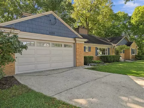 Exterior - 1020 Eustace Dr, Dixon, IL 61021 photo 6 of 11