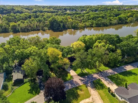 View/Area - 1020 Eustace Dr, Dixon, IL 61021 photo 2 of 3