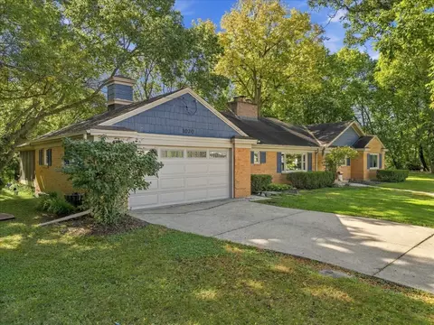 Exterior - 1020 Eustace Dr, Dixon, IL 61021 photo 2 of 11