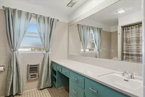 Bath - 1020 Eustace Dr, Dixon, IL 61021 photo 1 of 2