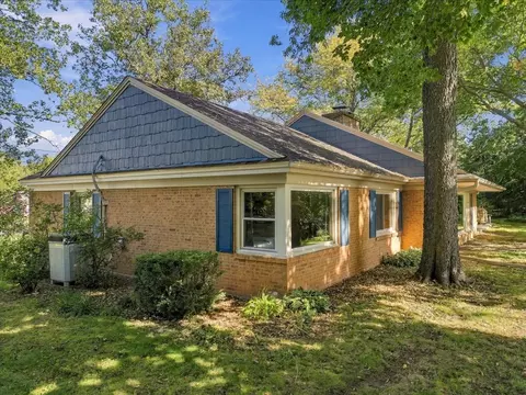 Exterior - 1020 Eustace Dr, Dixon, IL 61021 photo 8 of 11