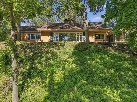 Exterior - 1020 Eustace Dr, Dixon, IL 61021 photo 4 of 11