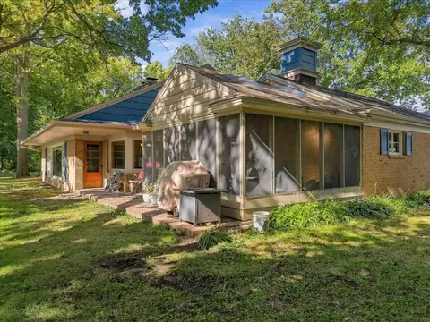 Exterior - 1020 Eustace Dr, Dixon, IL 61021 photo 10 of 11