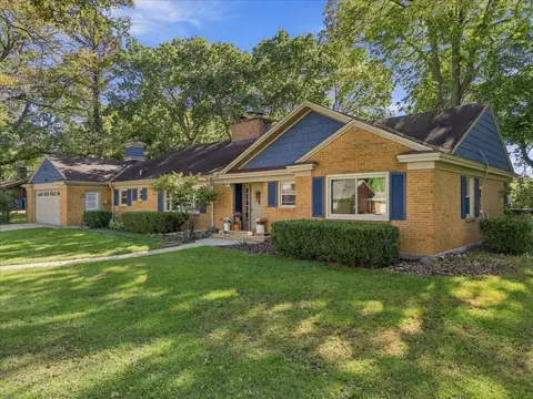 Exterior - 1020 Eustace Dr, Dixon, IL 61021 photo 7 of 11