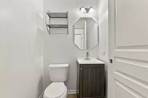 Bath - 1535 Spaulding Rd #1535, Bartlett, IL 60103 photo 1 of 2