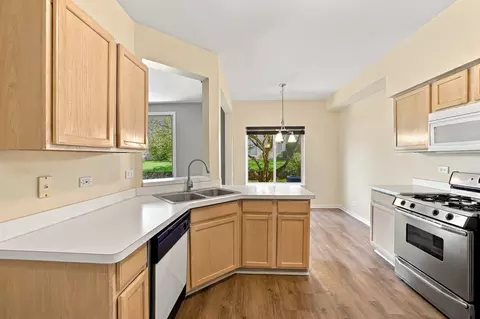 Kitchen - 1535 Spaulding Rd #1535, Bartlett, IL 60103 photo 1 of 3