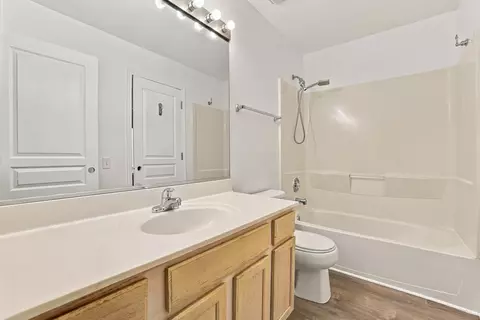Bath - 1535 Spaulding Rd #1535, Bartlett, IL 60103 photo 2 of 2