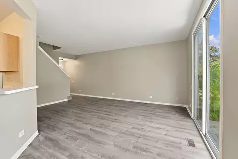Living - 1535 Spaulding Rd #1535, Bartlett, IL 60103 photo 5 of 5