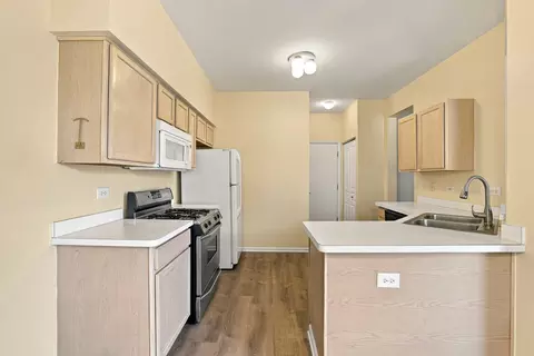 Kitchen - 1535 Spaulding Rd #1535, Bartlett, IL 60103 photo 3 of 3