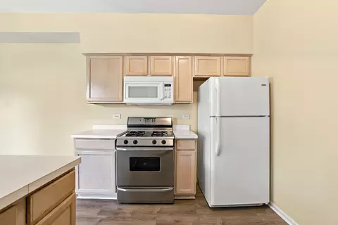 Kitchen - 1535 Spaulding Rd #1535, Bartlett, IL 60103 photo 2 of 3