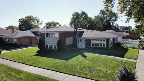 4537 W 102nd St, Oak Lawn, IL 60453