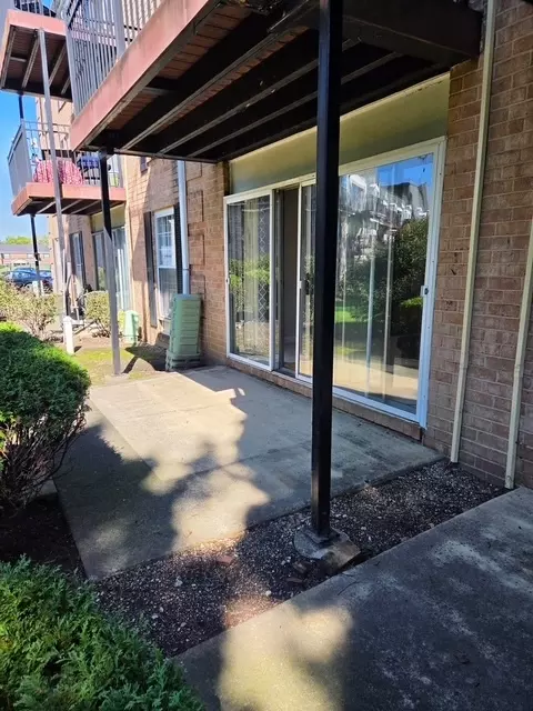 Exterior - 5100 Carriageway Dr #109, Rolling Meadows, IL 60008 photo 4 of 5
