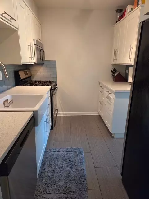 Kitchen - 5100 Carriageway Dr #109, Rolling Meadows, IL 60008 photo 2 of 2
