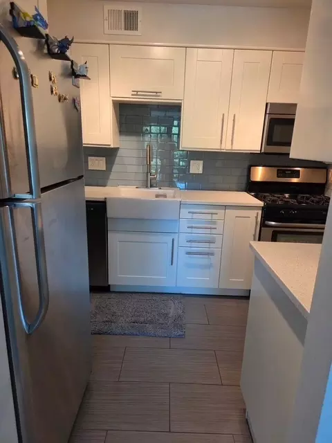 Kitchen - 5100 Carriageway Dr #109, Rolling Meadows, IL 60008 photo 1 of 2