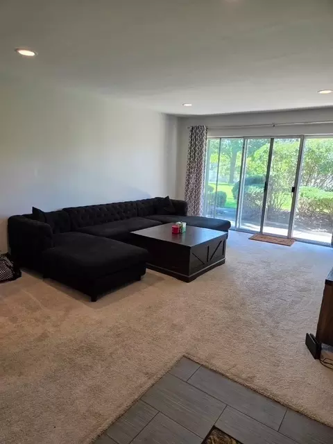 Living - 5100 Carriageway Dr #109, Rolling Meadows, IL 60008 photo 1 of 3