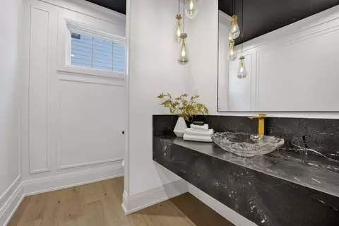 Bath - 445 Broker Ave, Itasca, IL 60143 photo 1 of 5