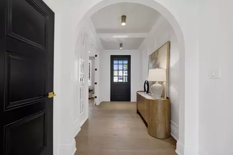 Entry Way - 445 Broker Ave, Itasca, IL 60143 photo 4 of 5