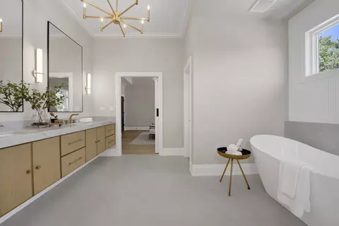 Bath - 445 Broker Ave, Itasca, IL 60143 photo 3 of 5