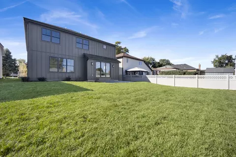 Exterior - 445 Broker Ave, Itasca, IL 60143 photo 5 of 5