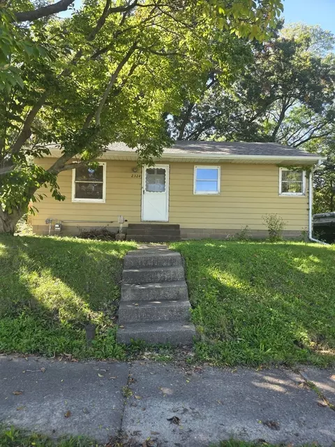 2324 N Sturdevant St, Davenport, IA 52804