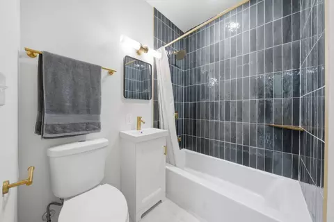 Bath - 12231 S Lowe Ave, Chicago, IL 60628 photo 1 of 2