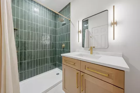Bath - 12231 S Lowe Ave, Chicago, IL 60628 photo 2 of 2