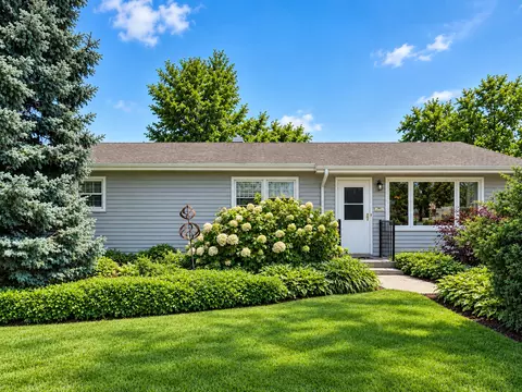 113 Holly Ave, Darien, IL 60561