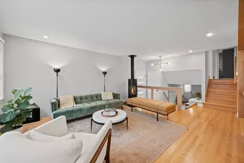 Living - 248 Glenview Rd, Glenview, IL 60025 photo 2 of 5