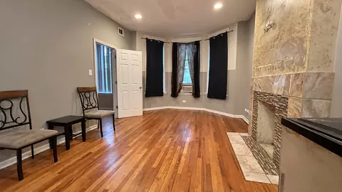 Living - 6620 S Marquette Rd, Chicago, IL 60637 photo 1 of 2