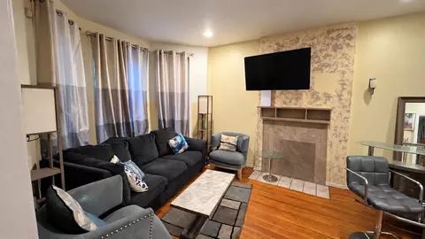 Living - 6620 S Marquette Rd, Chicago, IL 60637 photo 2 of 2