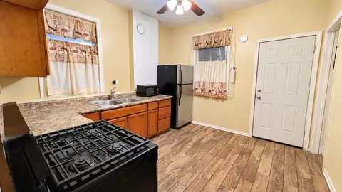 Kitchen - 6620 S Marquette Rd, Chicago, IL 60637 photo 1 of 2
