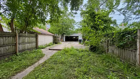 Exterior - 6620 S Marquette Rd, Chicago, IL 60637 photo 2 of 3