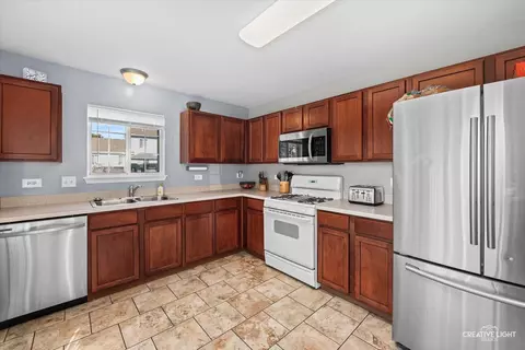 Kitchen - 1317 Sherborn Ct, Minooka, IL 60447 photo 2 of 2