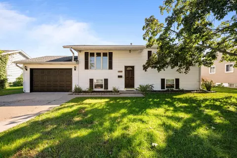 1448 17th Ave, Camanche, IA 52730
