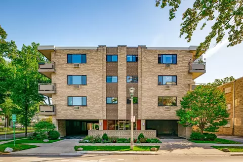 224 N Kenilworth Ave #2B, Oak Park, IL 60302