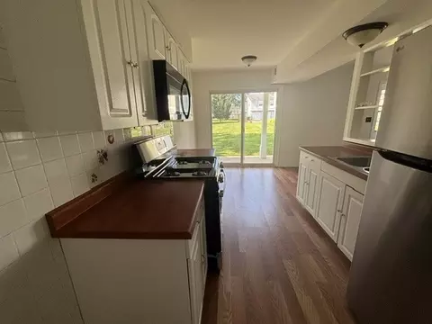 Kitchen - 1242 Oboe Ct, Wheeling, IL 60090 photo 2 of 2