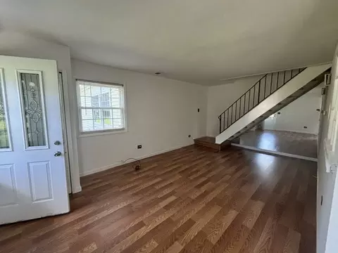 Living - 1242 Oboe Ct, Wheeling, IL 60090 photo 2 of 4