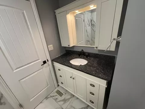 Bath - 1242 Oboe Ct, Wheeling, IL 60090 photo 3 of 6
