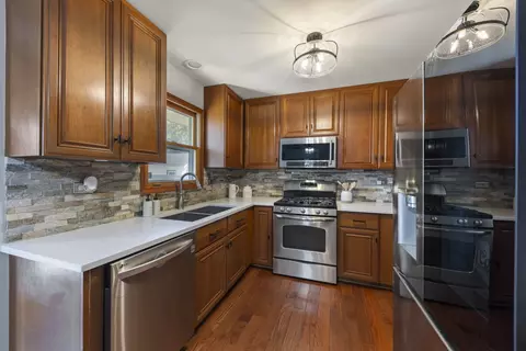 Kitchen - 2908 Frank Turk Dr, Plainfield, IL 60586 photo 2 of 4