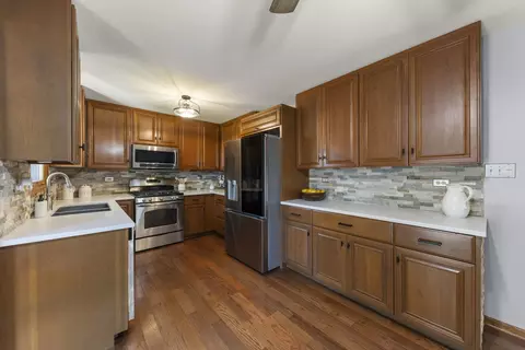 Kitchen - 2908 Frank Turk Dr, Plainfield, IL 60586 photo 3 of 4