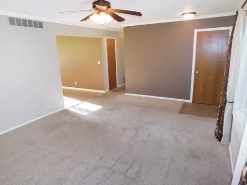 Living - 12544 Chuckanut Dr, Roscoe, IL 61073 photo 4 of 8