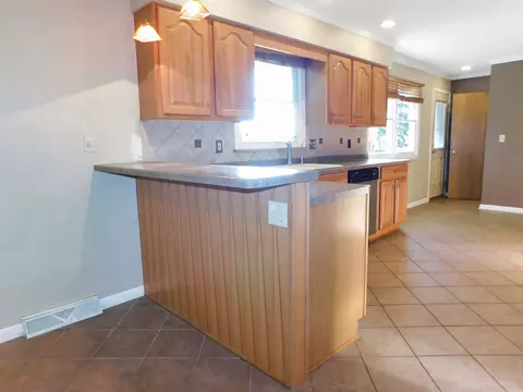 Kitchen - 12544 Chuckanut Dr, Roscoe, IL 61073 photo 9 of 9